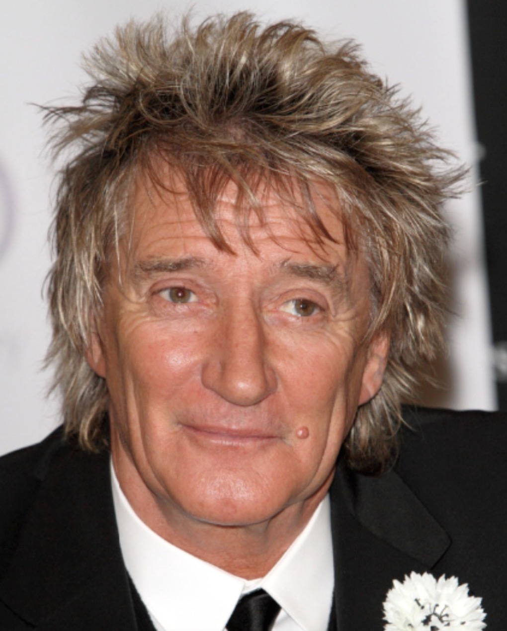 Rod Stewart makes sad announcement: “It’s with great sadness that I ...