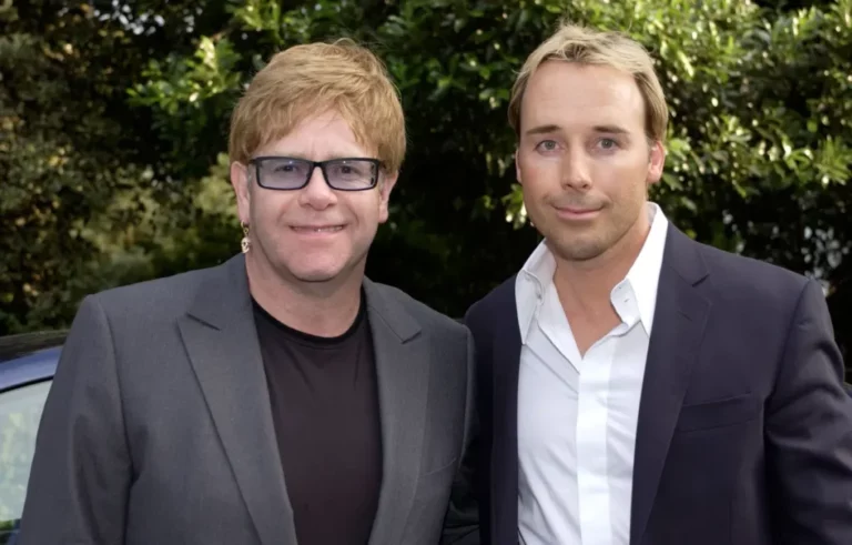ELTON JOHN’S SONS TAKE ON CHORES FOR POCKET MONEY, DEFY SPOILED STEREOTYPES