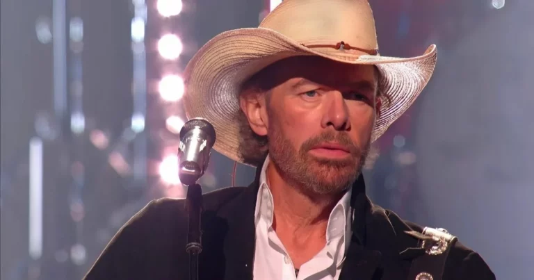 In A Moment That Stopped The World In Its Tracks, Toby Keith Delivered His Most Poignant Performance Ever, Singing “Don’T Let The Old Man In”—A Song That Would Mark The Emotional Final Chapter Of His Career. The Country Music Legend, Who Had Battled Health Challenges In Recent Years, Poured His Heart And Soul Into This Raw, Heart-Wrenching Performance That Would Go Down In History As One Of The Most Powerful Songs Of His Storied Career.